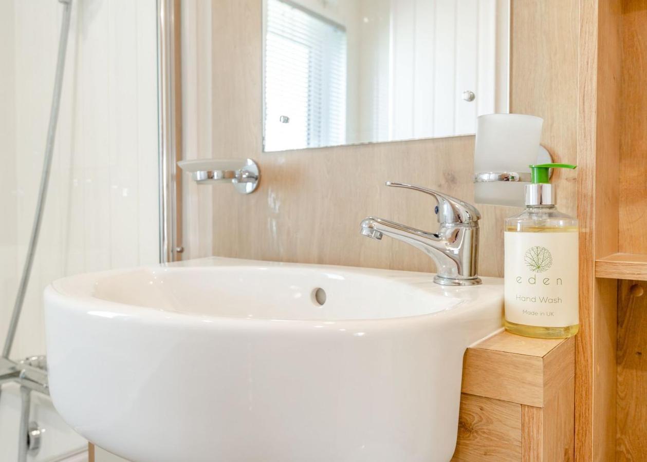 Burgh le Marsh Home Farm Park Lakeside Retreat الغرفة الصورة