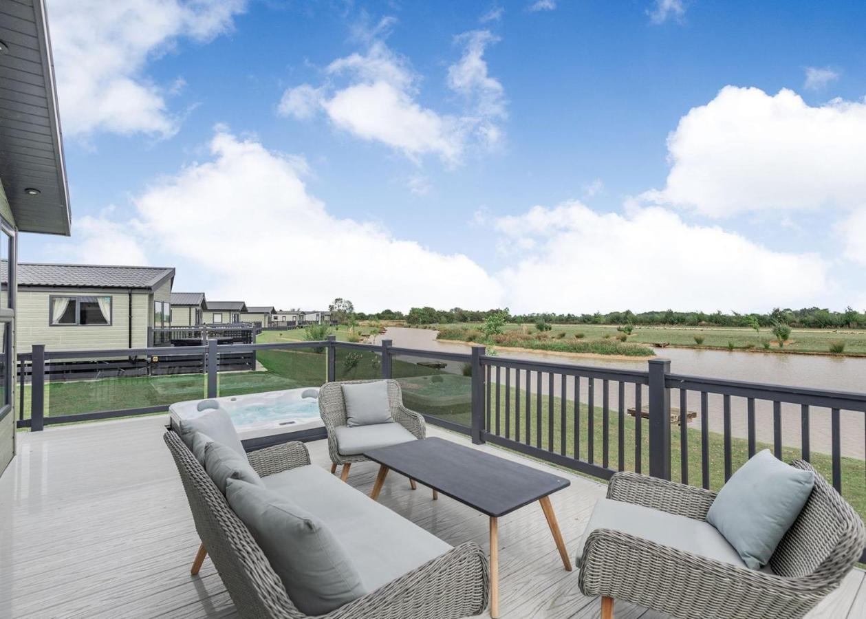 Burgh le Marsh Home Farm Park Lakeside Retreat الغرفة الصورة