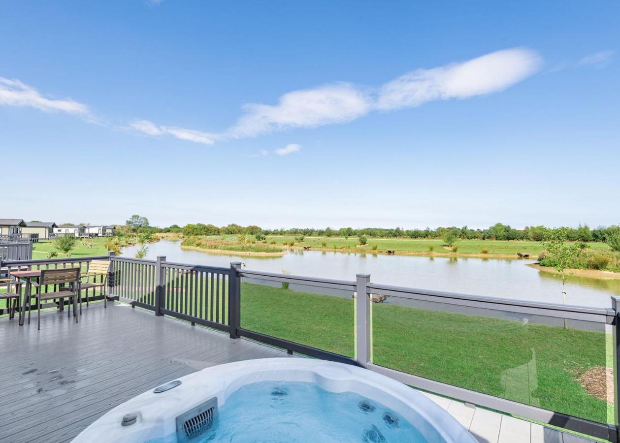 Burgh le Marsh Home Farm Park Lakeside Retreat الغرفة الصورة