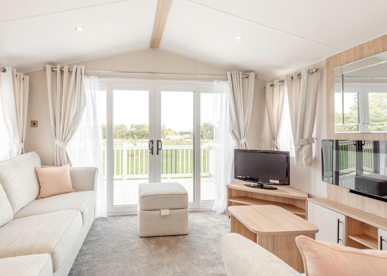 Burgh le Marsh Home Farm Park Lakeside Retreat الغرفة الصورة