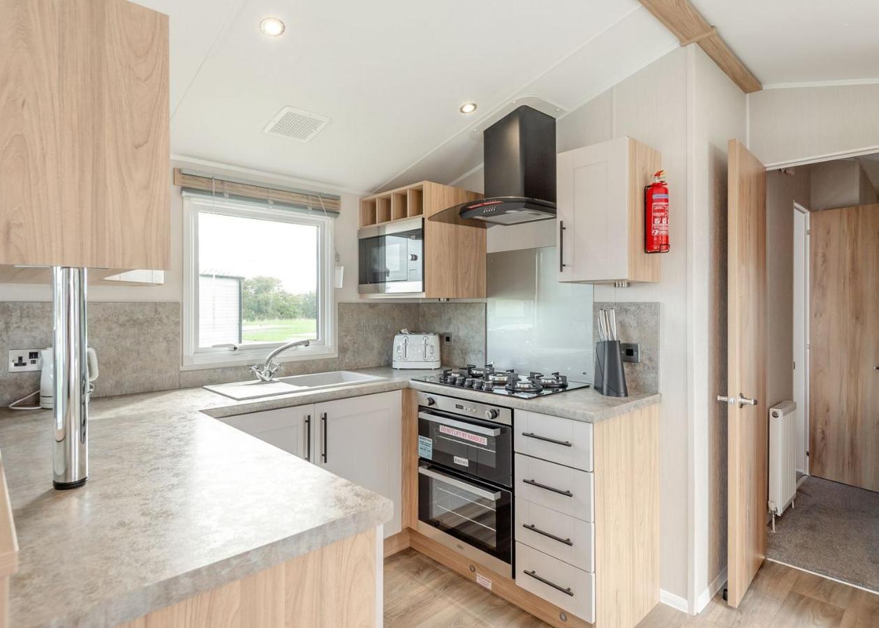 Burgh le Marsh Home Farm Park Lakeside Retreat الغرفة الصورة