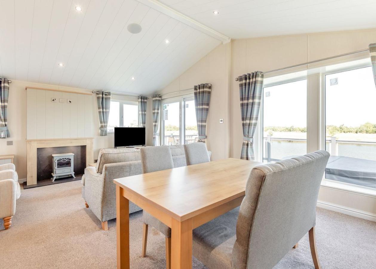 Burgh le Marsh Home Farm Park Lakeside Retreat الغرفة الصورة